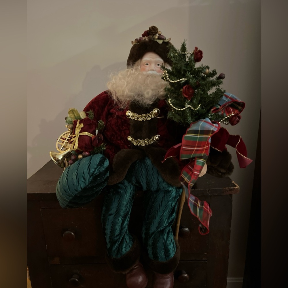 Vintage large Victorian style Santa Claus in velvet suit sitting EX guc